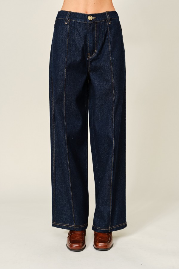 AJP5877 / Aaron & Amber<br/>FRONT PINTUCK DARK DENIM SEMI BARREL JEANS