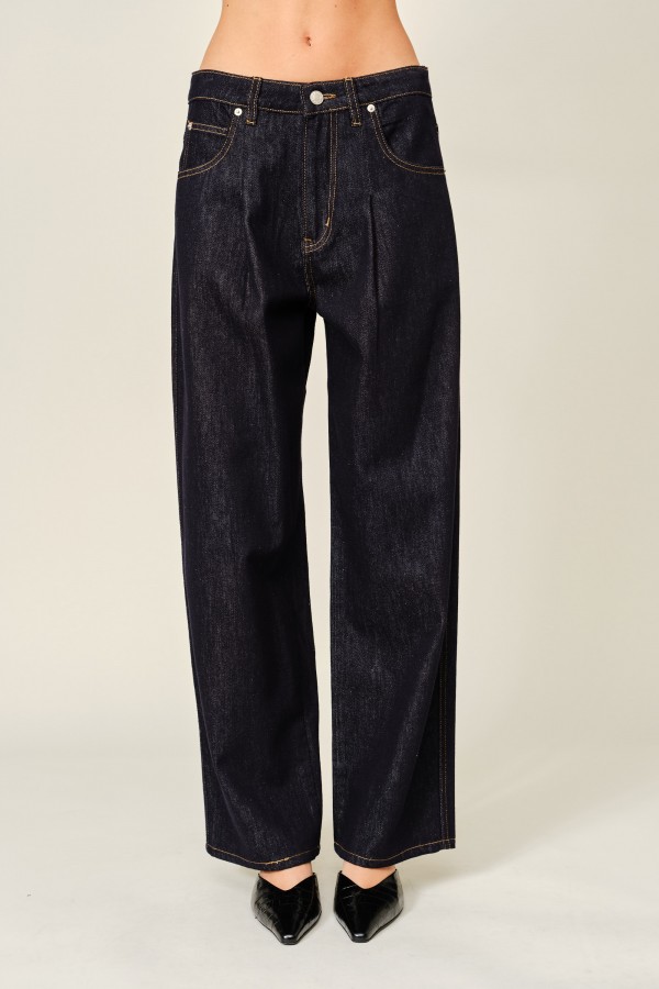 AJP5933 / Aaron & Amber<br/>PLEATED SOFT DARK DENIM BARREL JEANS