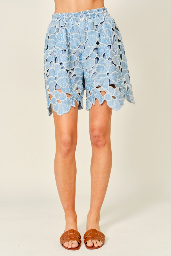 AJP6117 / Aaron & Amber<br/>FLOWER EYELET SHORTS