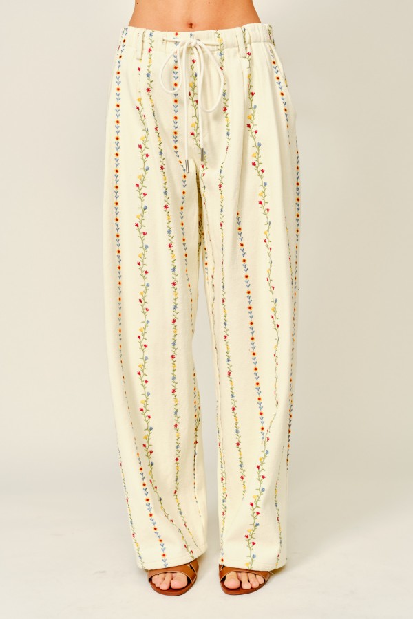 AJP6139 / Aaron & Amber<br/>FLOWER EMBROIDERED PLEATED WIDE PANTS WITH DRAWSTRING