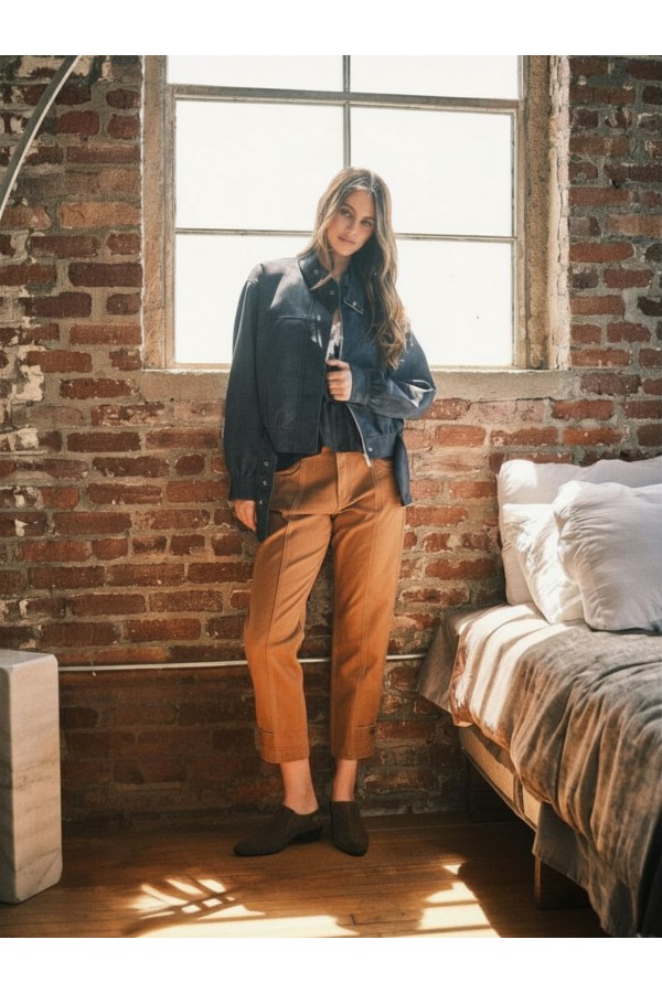 AJP6564 / Aaron & Amber<br/>STRAIGHT COTTON PANTS WITH SEAM DETAIL