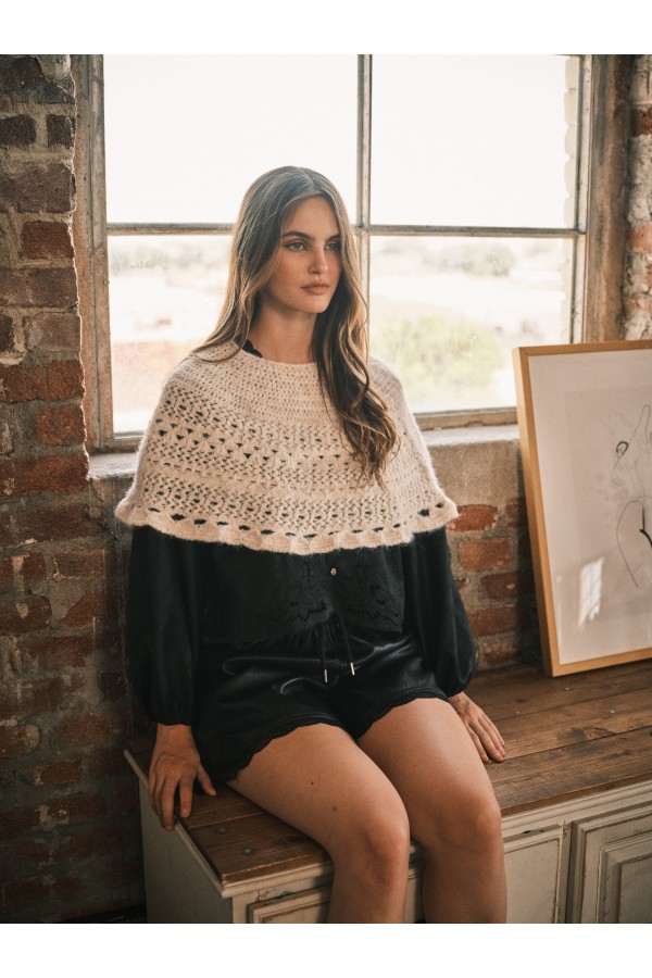 AJT6541 / Aaron & Amber<br/>COZY CROCHET WOOL BLEND SWEATER CAPE