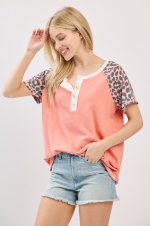 T5982 / 7th Ray<br/>COLOR BLOCK LEOPARD PRINT HENLEY TOP