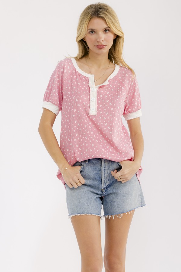 T6306 / 7th Ray<br/>FLORAL CONTRAST TRIM HENLEY TOP