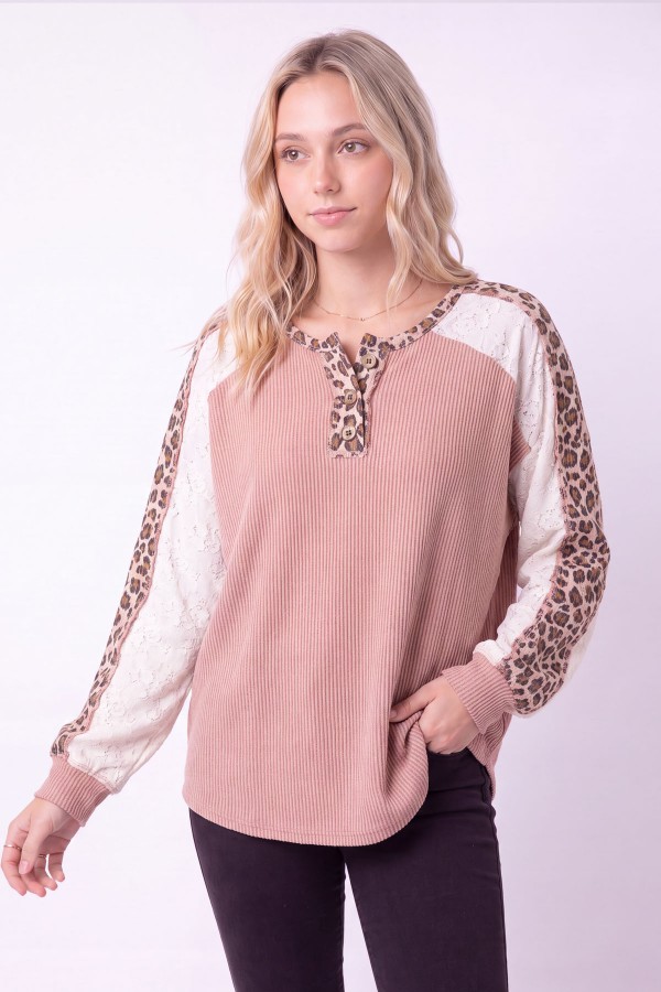 T6450 / 7th Ray<br/>LEOPARD LACE CONTRAST RIB KNIT HENLEY TOP