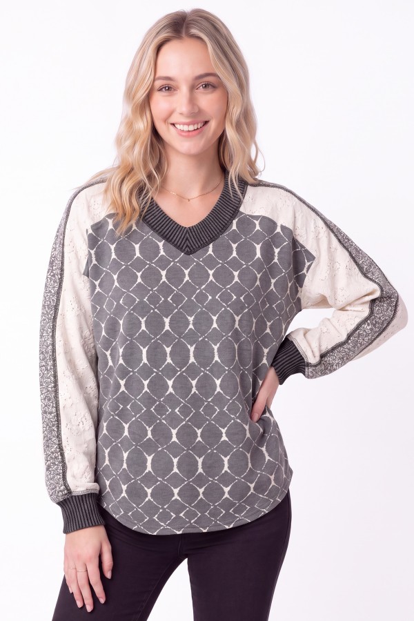 T6463 / 7th Ray<br/>GEOMETRIC PRINT CONTRAST LACE V-NECK KNIT TOP