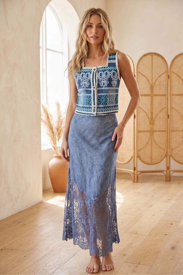 INFY6605 / Nylon Apparel<br/>Camila Floral Square Embroidered Vest Top