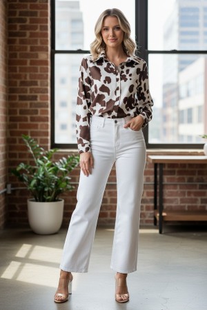 T1427-6463 / Nylon Apparel<br/>Carmen Cow Graphic Blouse Top