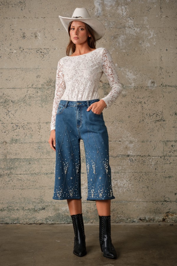 60247P / Blue B<br/>Pearl Embellished Cropped Denim Jorts