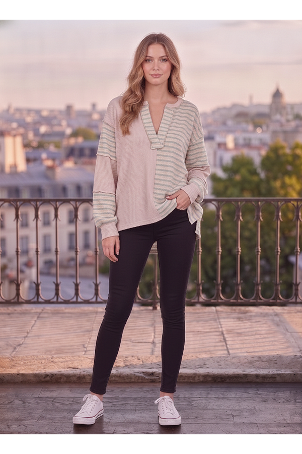 LMT4955 / Lovely Melody<br/>Seaside Colorblock Split-Neck Top