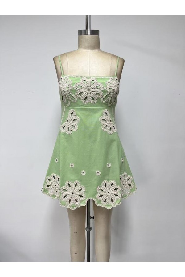 VID53884 / The Vintage Shop<br/>EMBROIDERED LINEN SQUARE NECKLINE SPAGHETTI STRAPS MINI DRESS