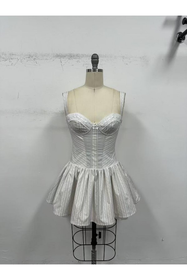 VID53890 / The Vintage Shop<br/>POPLIN FLORAL PRINT SWEETHEART NECKLINE ADJUSTABLE STRAPS MINI DRESS