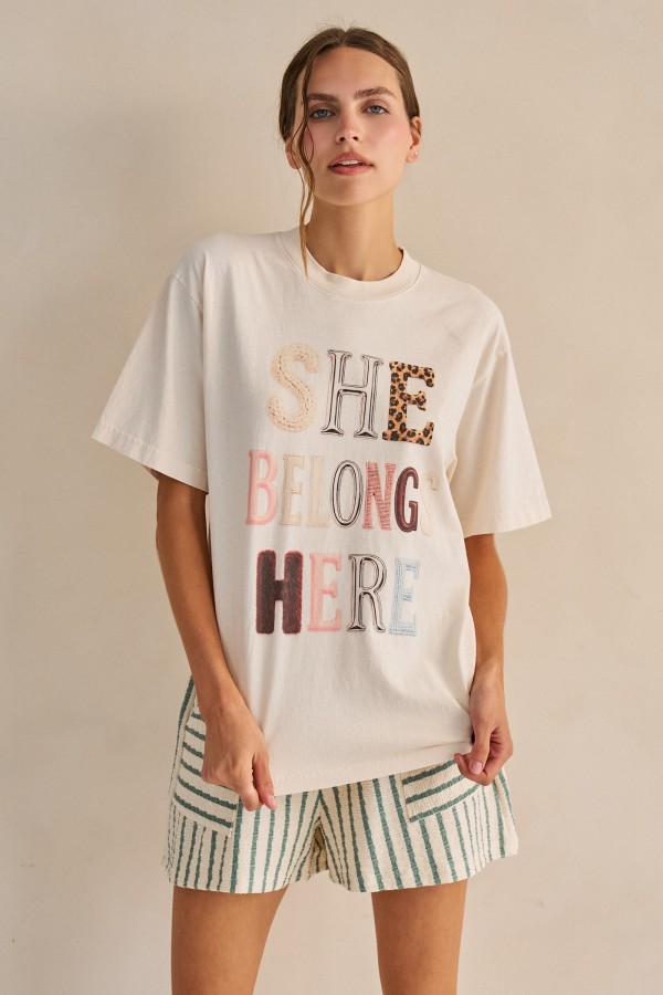 PRT1130 / Jade By Jane<br/>SHE BELONGS HERE GRAPHIC TEE