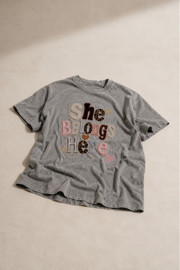 PRT1135 / Jade By Jane<br/>SHE BELONGS HERE PATCHWORK GRAPHIC TEE
