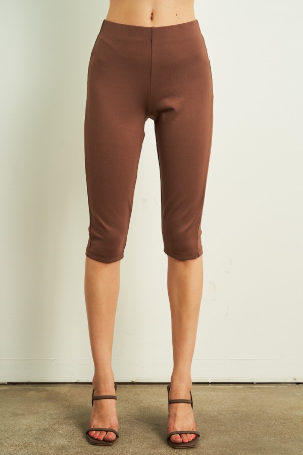6926 / ANWND<br/>High-Waisted Capri Leggings