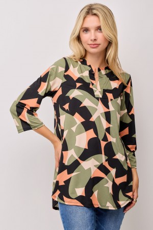 CT43934B / Celeste Design<br/>CHECKERED TOP WITH NOTCHED NECKLINE